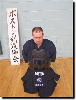Tie the bottom himo behind your back